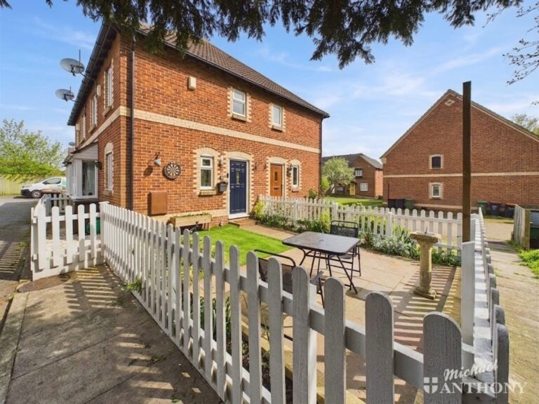 Augustus Road, Hockliffe