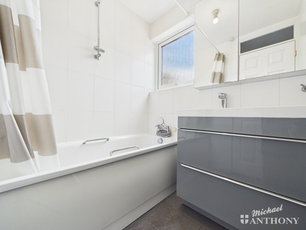 CAM02773G0-PR0423-ST