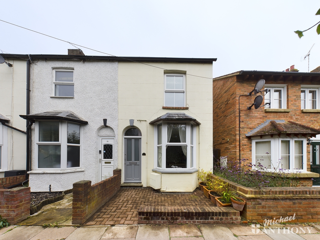 Property & Houses For Sale in Highbridge Walk Town Centre, Aylesbury