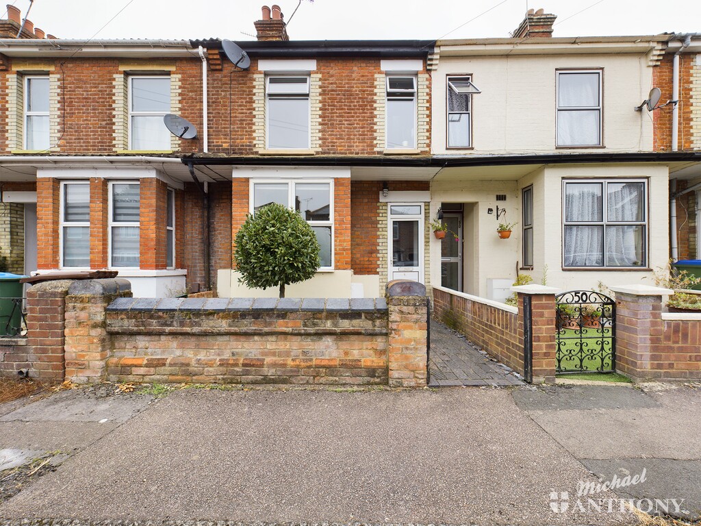 Property & Houses For Sale in Willow Road, Aylesbury, Michael Anthony