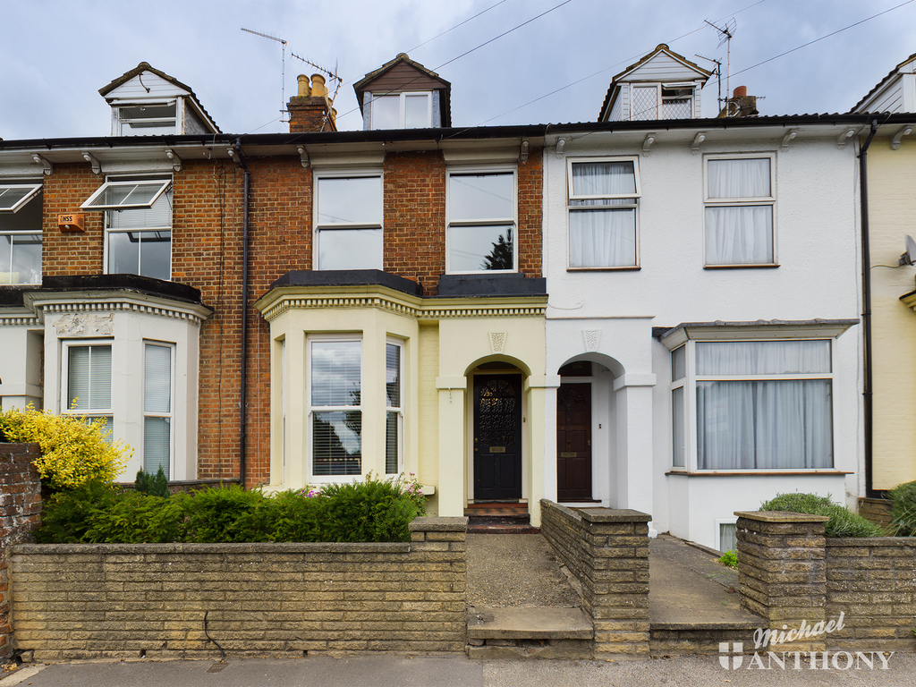 Property & Houses For Sale in Nightingale Road Southcourt, Aylesbury, Michael Anthony Estate