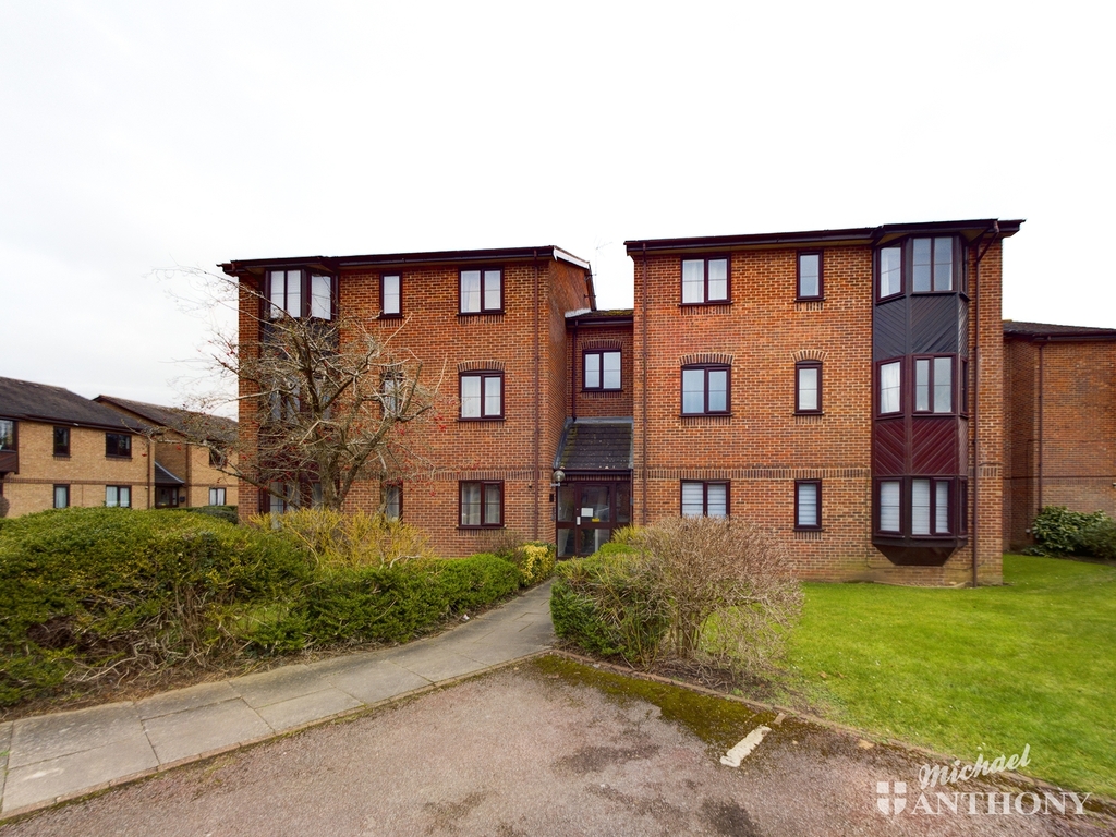 Property & Houses For Sale in Poets Chase, Aylesbury, Michael Anthony