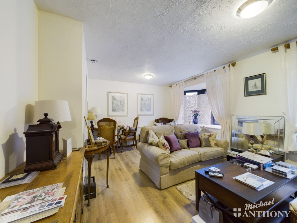 Property & Houses For Sale in Poets Chase, Aylesbury, Michael Anthony