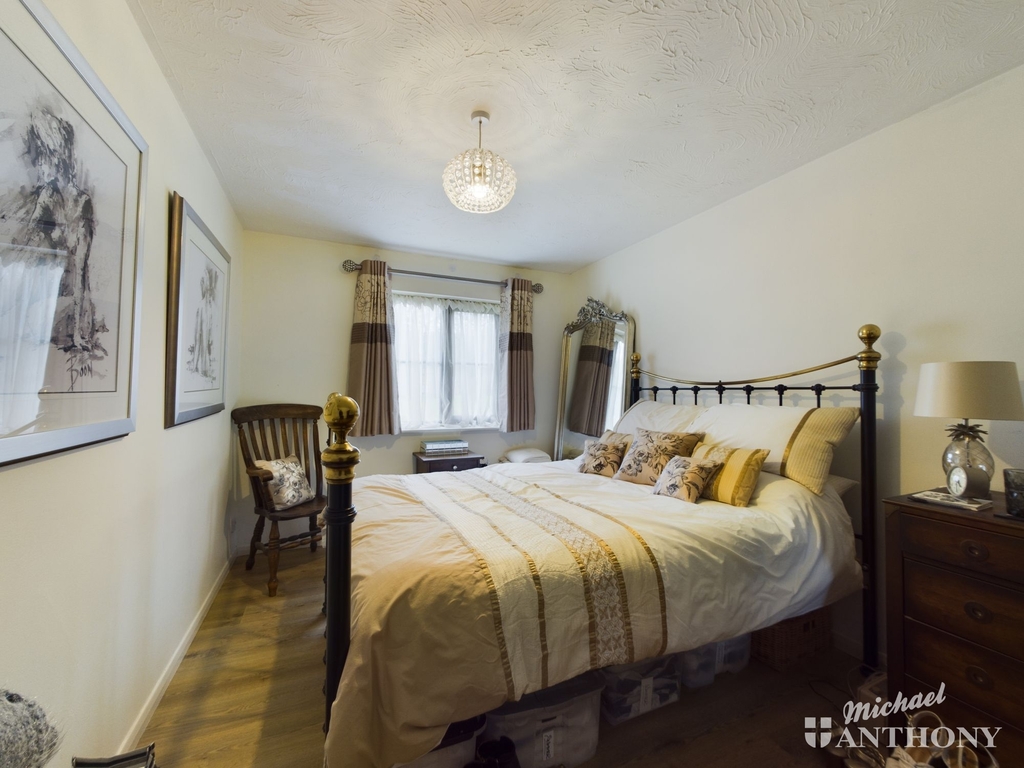 Property & Houses For Sale in Poets Chase, Aylesbury, Michael Anthony