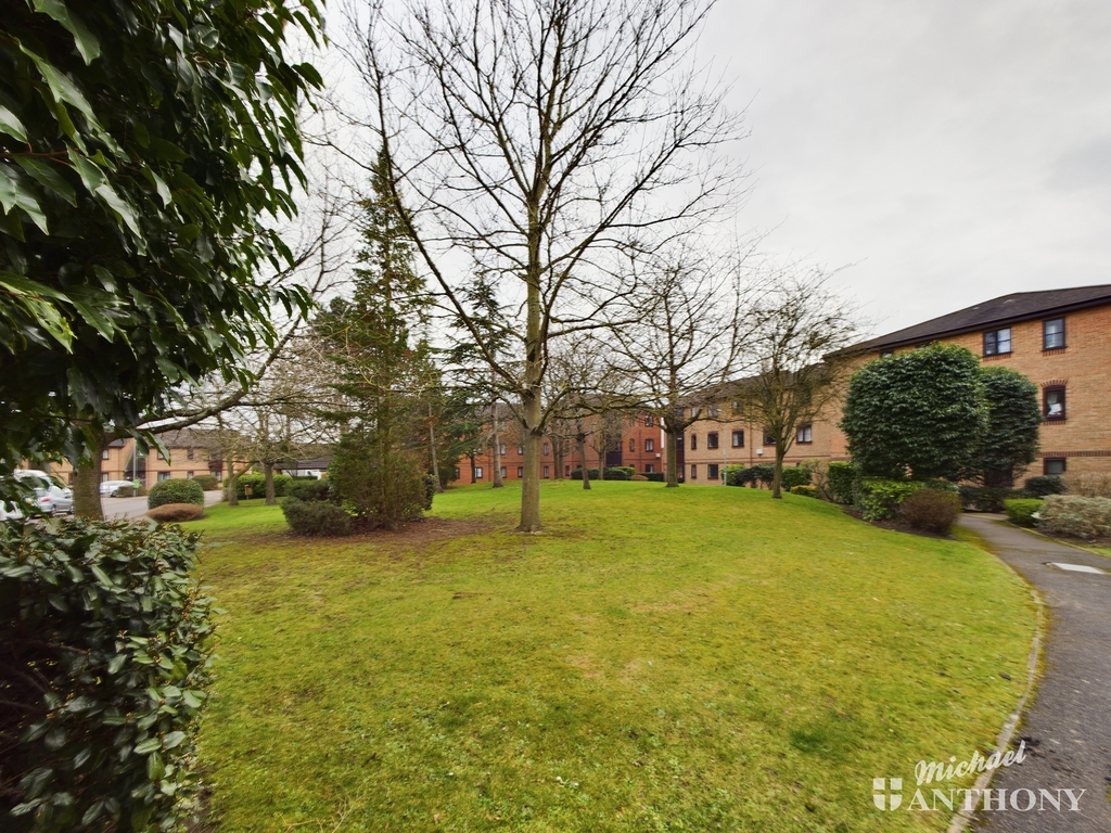 Property & Houses For Sale in Poets Chase, Aylesbury, Michael Anthony