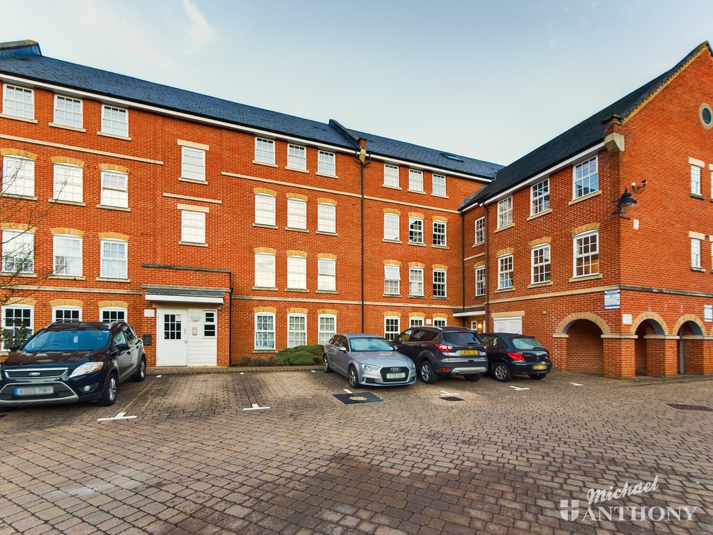 Property & Houses For Sale in Florey Gardens Town Centre, Aylesbury