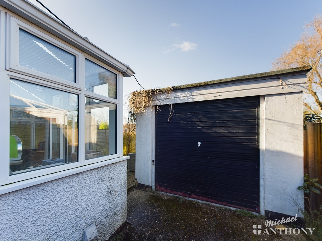 Limes Avenue, Aylesbury Michael Anthony Estate Agents