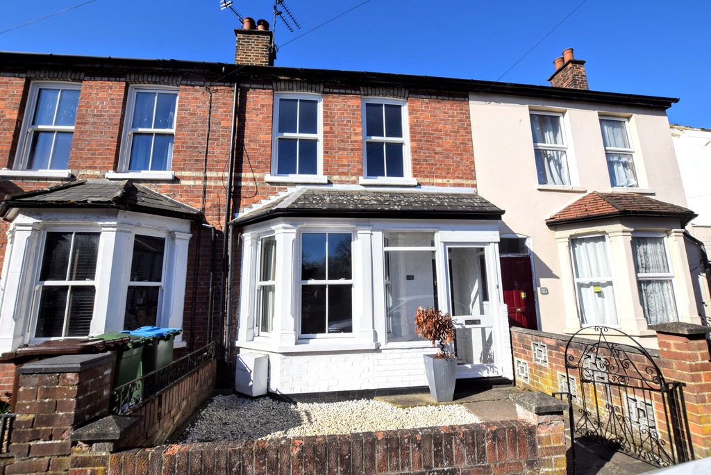 Property & Houses For Sale in Chiltern Street, Aylesbury, Michael