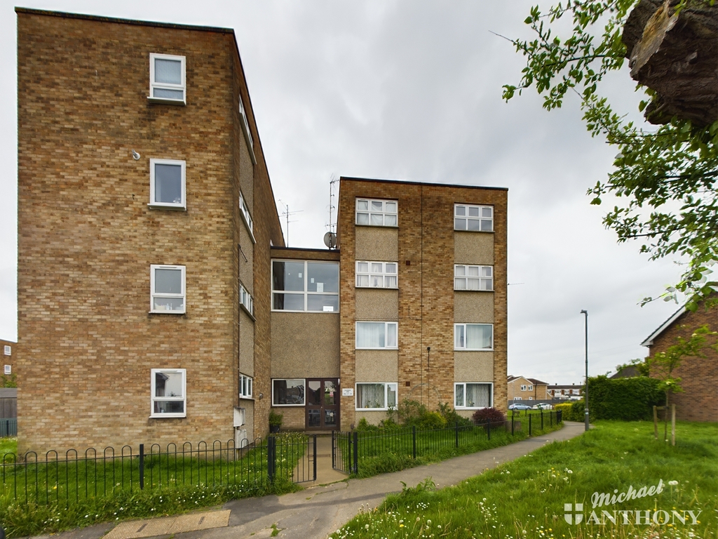 Property & Houses For Sale in Arncott Way, Aylesbury, Michael Anthony