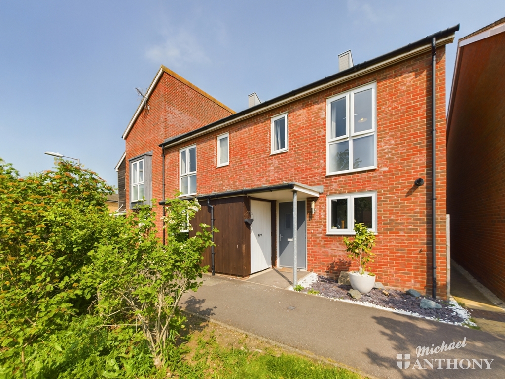 Property & Houses For Sale in Great Lane, AYLESBURY, Michael Anthony