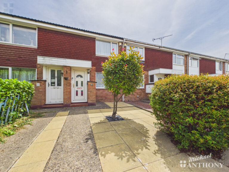 Rothschild Avenue, Aston Clinton