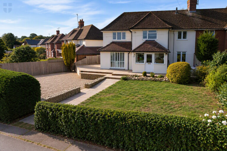 Upton Road, Upton