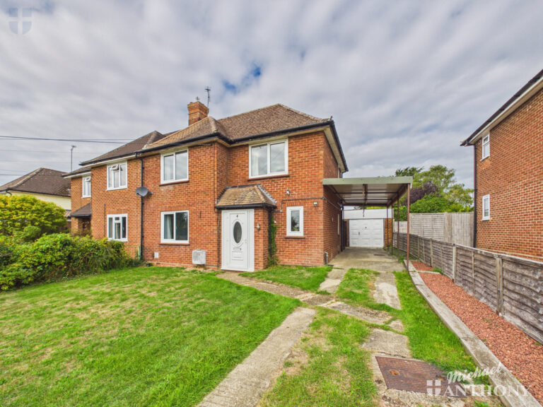 Upton Road, Upton