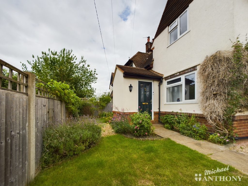 Property & Houses For Sale in Little London Whitchurch, Aylesbury