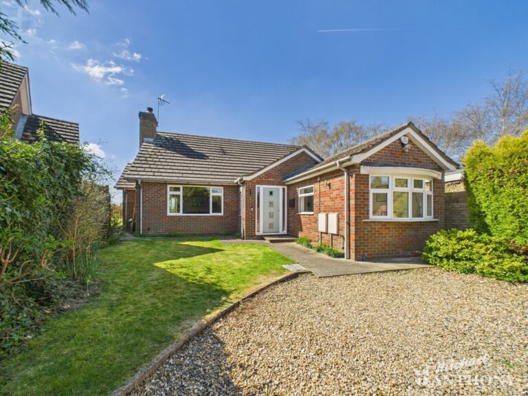 Lower Road, Stoke Mandeville, Buckinghamshire