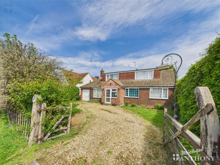 College Road South, Aston Clinton, Aylesbury, Buckinghamshire Image