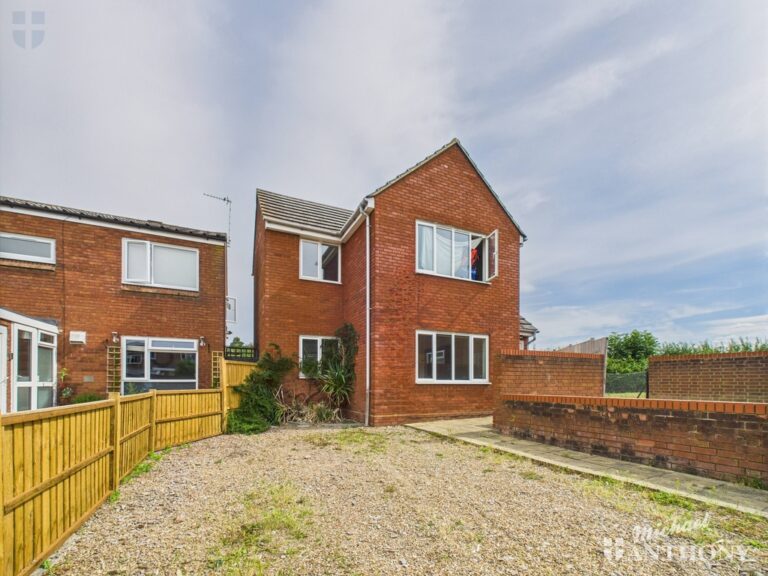 Chestnut Close, Aston Clinton, Aylesbury Image