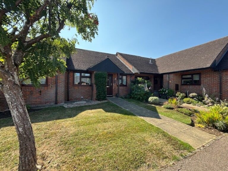 William Hill Drive, Bierton, Aylesbury, Buckinghamshire