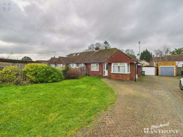 Stockwell Furlong, Haddenham, Aylesbury, Buckinghamshire Image