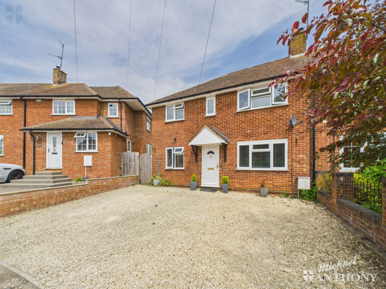 Chiltern Close, Stone, Aylesbury, Buckinghamshire Image