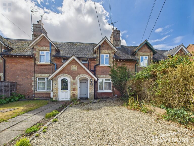 The Green, Aston Abbotts, Aylesbury, Buckinghamshire Image