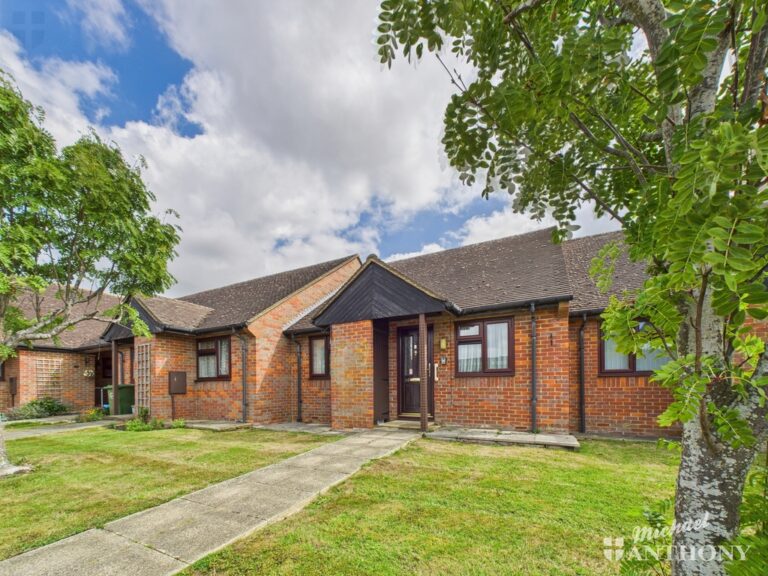 William Hill Drive, Bierton, Aylesbury, Buckinghamshire Image