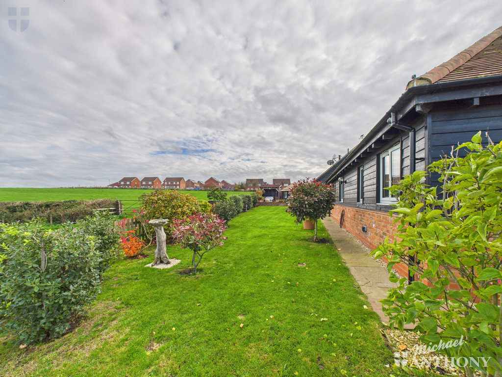 CAM03218G0-PR0822-ST