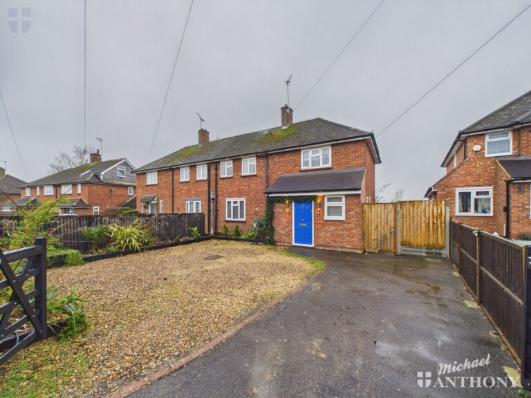 Chiltern Avenue, Stone Image