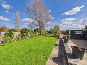 Chiltern Avenue, Stone