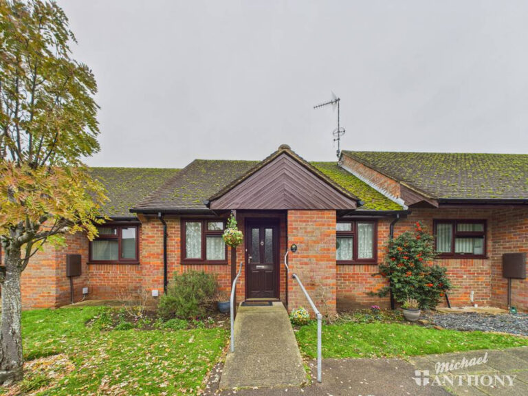 William Hill Drive, Bierton, Aylesbury, Buckinghamshire Image