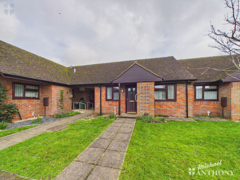 William Hill Drive, Bierton Image