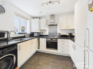 Waring Crescent, Aston Clinton