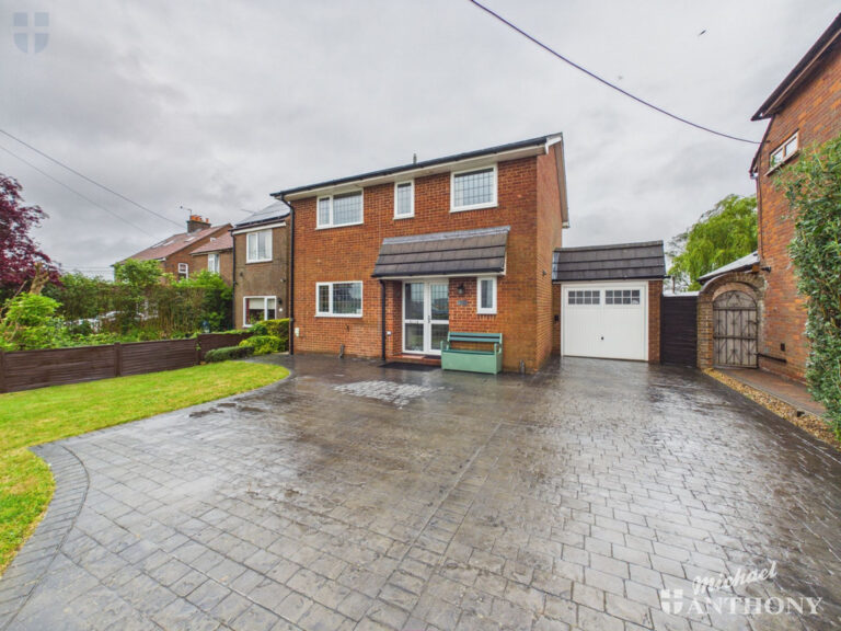 Lower Road, Stoke Mandeville Image