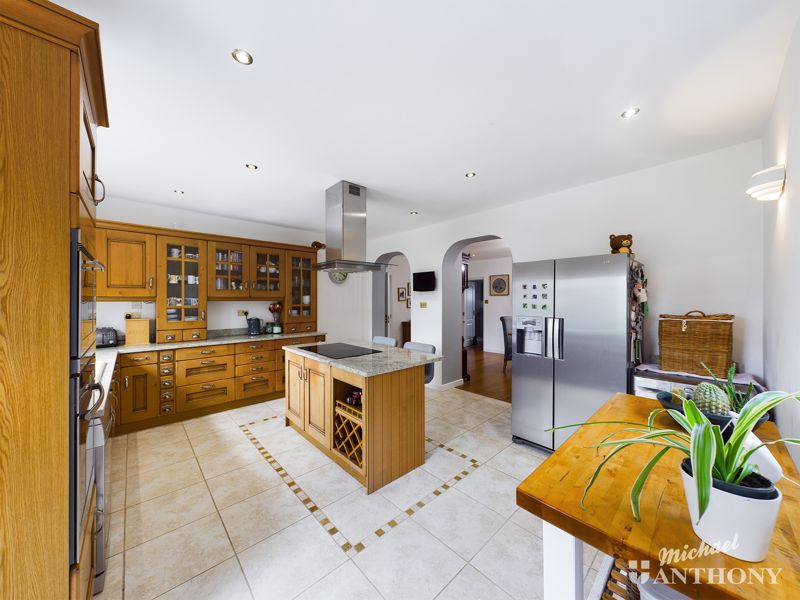 Lower Road, Stoke Mandeville Michael Anthony Estate Agents