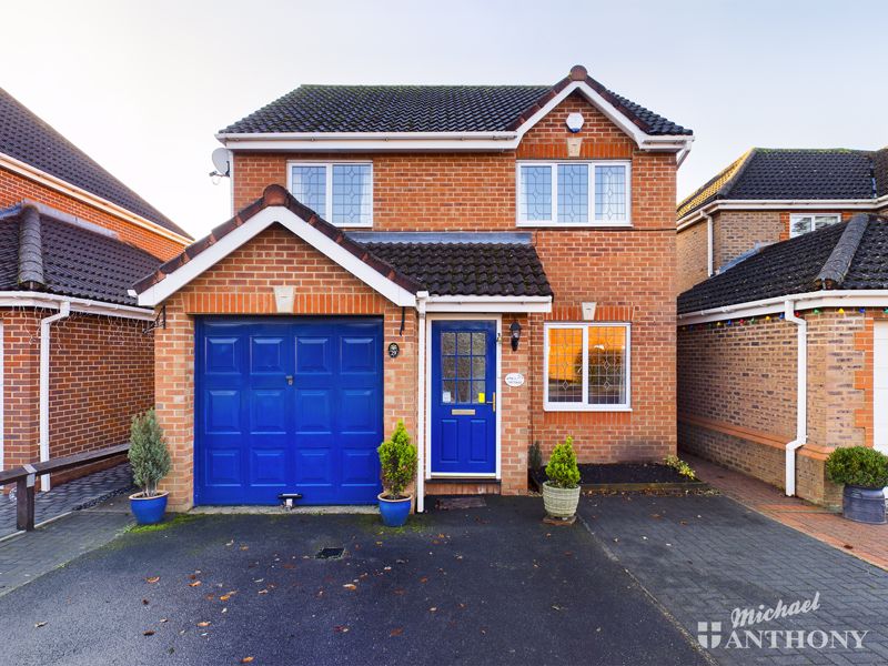 Property & Houses For Sale in Waivers Way Stoke Grange, Aylesbury