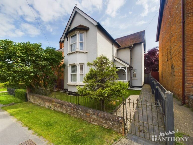 High Street, Waddesdon